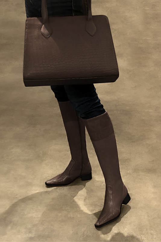 Dark brown women's riding knee-high boots. Tapered toe. Low leather soles. Made to measure. Worn view - Florence KOOIJMAN